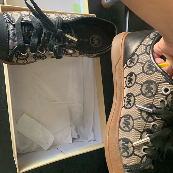 Michael Kors printed logo canvas low too sneakers - Picture 5 of 7